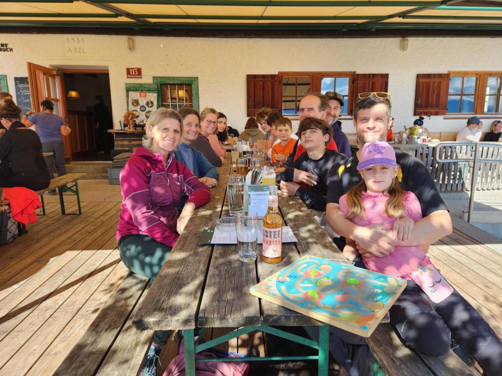 © AES-EIV/Magdalena Schlögl Die Tiroler Familien begrüßten ihre Gastkinder auf der Arzler Alm.