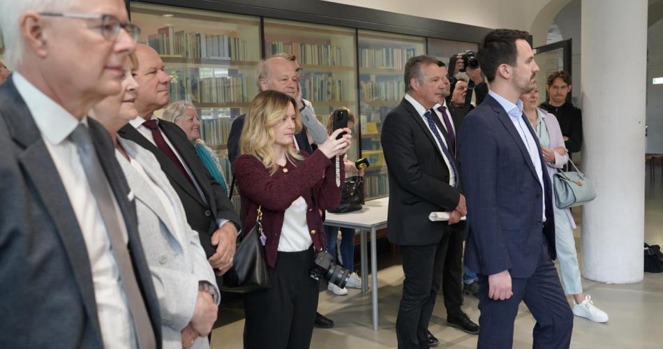 Minister for Education CHristoph Widerkehr MA visits AES-Tirol am AGI, Innsbruck